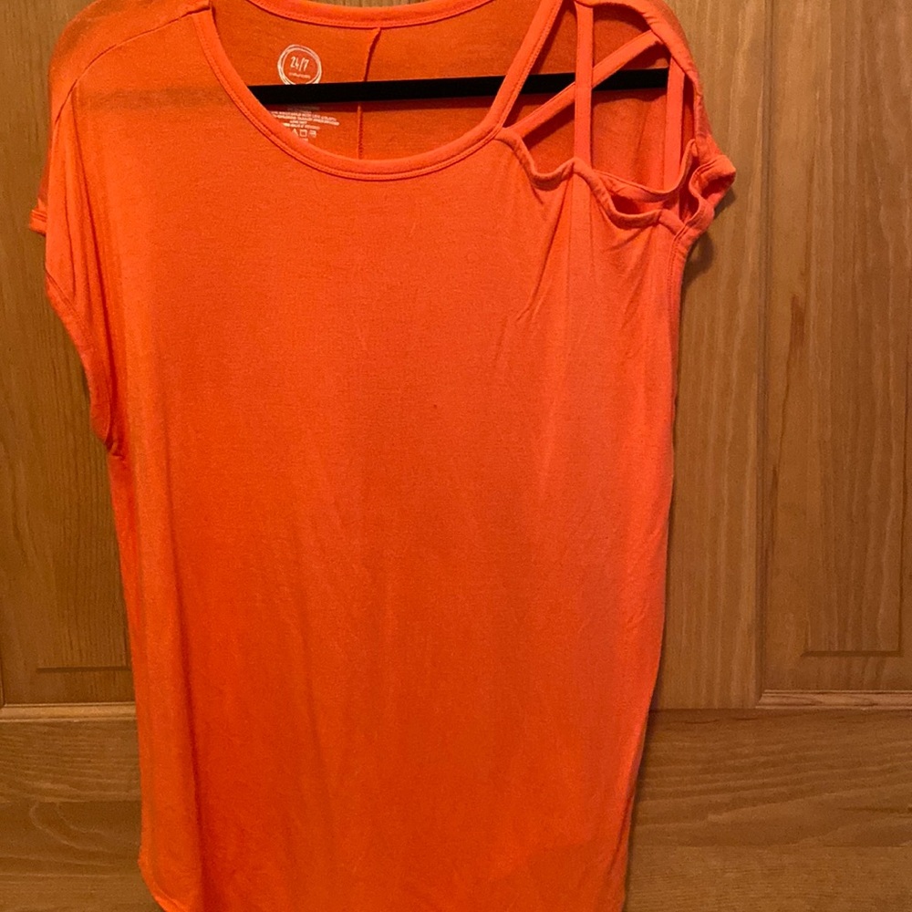 Maurice’s 24/7 Pink Shortsleeve, shoulder design